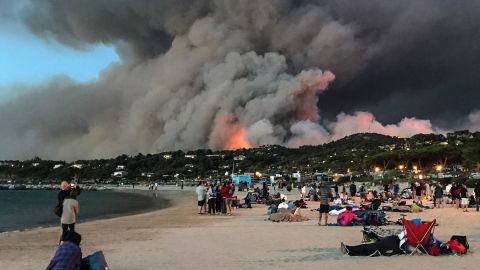 People evacuated from homes and campsites take refuge on the beach in Bormes-les-Mimosas.