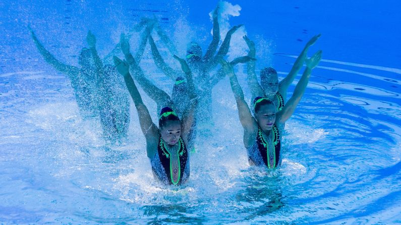 "The girls are having a lot of problems [underwater] as they are kicking each other," the Hungarian synchronized swimming team's head coach Natalia Tarasova<a href="index.php?page=&url=http%3A%2F%2Fedition.cnn.com%2F2017%2F07%2F12%2Fsport%2Fhungary-synchronized-swimming-fina-world-aquatics-championships%2Findex.html"> told CNN Sport.</a>