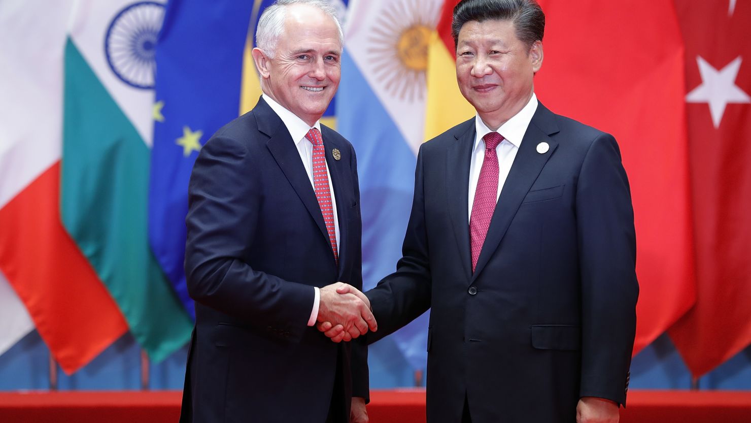Chinese President Xi Jinping shakes hands with Australia's Prime Minister Malcolm Turnbull on September 4, 2016 in Hangzhou, China
