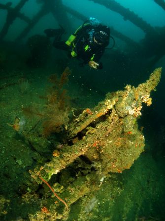 Poni Divers explore the SS De Klerk -- a World War II wreck. More than 300 lives were lost in the accident. 