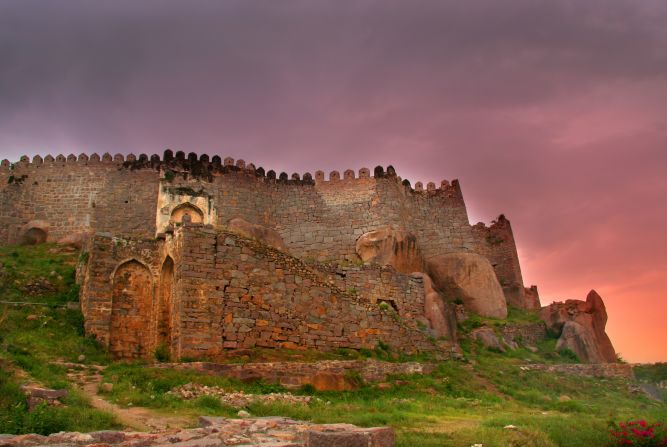 <strong>Abandoned Castles -- Golconda, near Hyderabad, India:</strong> In 1687, the former capital of the Qutb Shai dynasty fell into ruin and it's now a wonderful spot to explore.