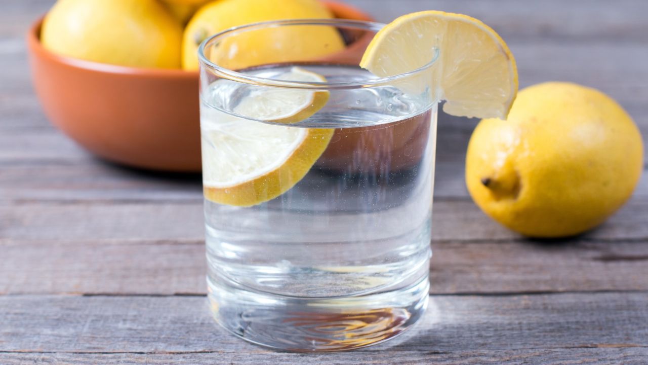 Both ice and lemons in water have the potential to transfer bacteria. A study found that a hand or an ice scoop contaminated with E. coli could transfer the bacteria to ice. 