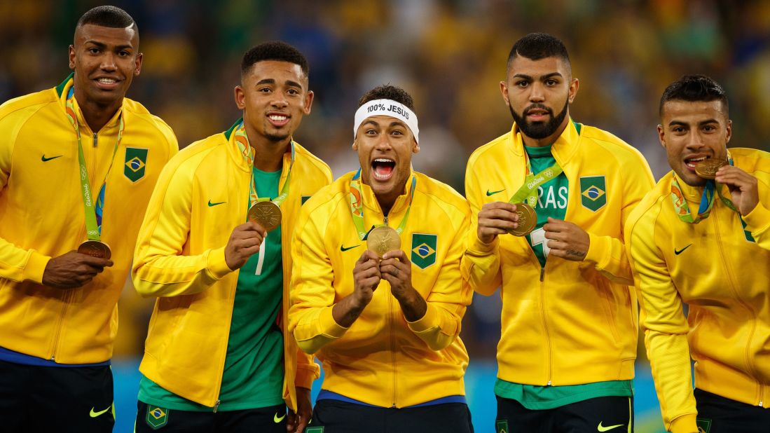 Neymar and his Brazilian teammates show off their Olympic gold medals.