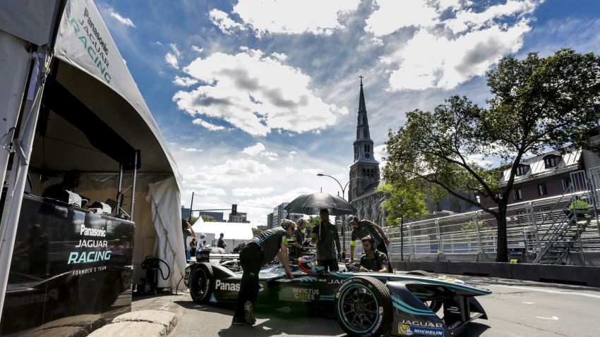 MONTREAL, CANADA - JULY 29: Evans team in the pitlane Montreal during the Monrtreal ePrix, eleventh round of the 2016/17 FIA Formula E Series on July 29, 2017 in Montreal, Canada. (Photo by Andrew Ferraro/LAT Images)