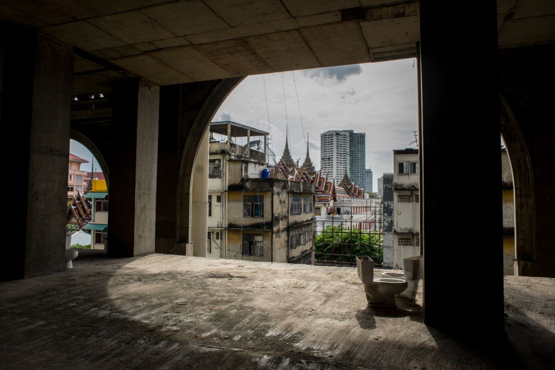 Investors had hoped that Sathorn Unique Tower's central location and river views would have performed well on the property market.