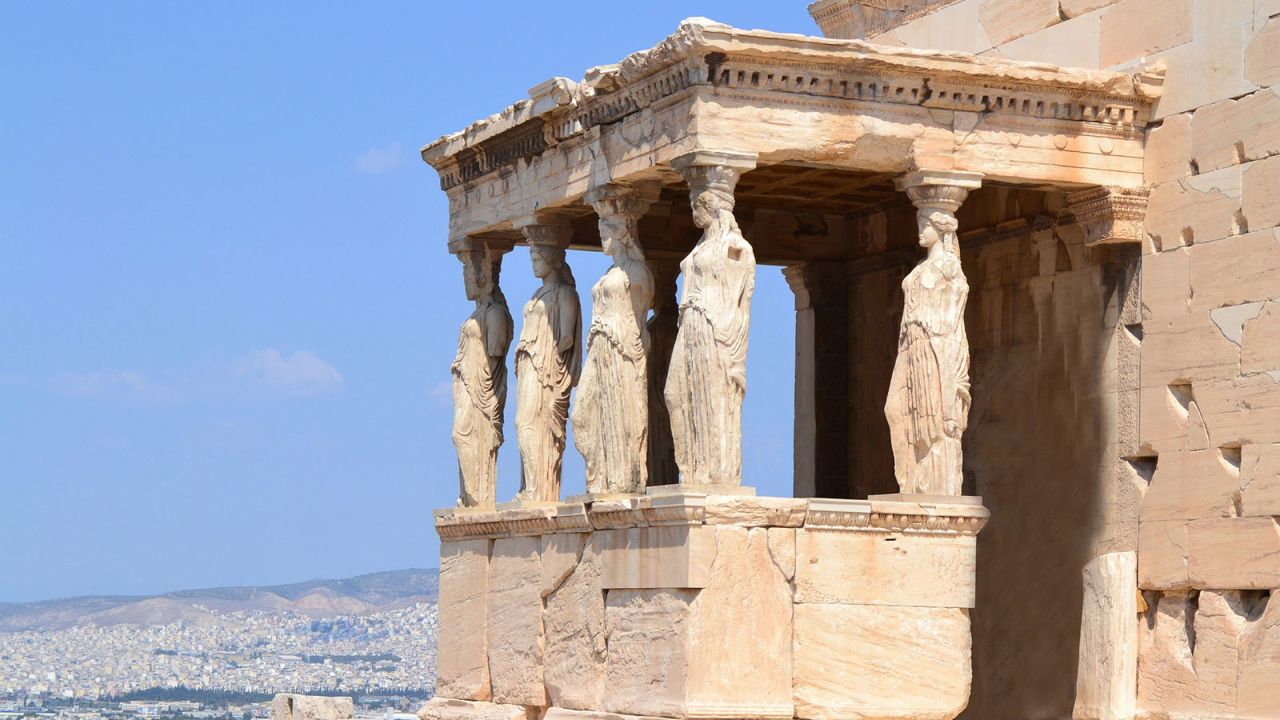 <strong>The Parthenon:</strong> Make sure to stop in at the Acropolis Museum for history and context ahead of visiting the city's famous sites.