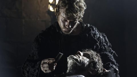 Theon shaves Ramsay Bolton, showing his full acquiescene to his servile 'Reek' character