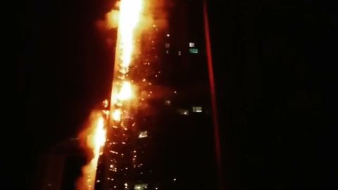Massive Fire Engulfs Cosmopolitan Hotel In Las Vegas Cnn Massive Fire Engulfs Cosmopolitan Hotel In Las Vegas Cnn