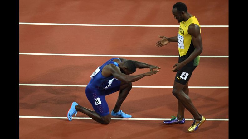 American sprinter Justin Gatlin bows down to Jamaica's Usain Bolt after the World Championships' 100-meter final on Saturday, August 5. Gatlin finished first in what was <a href="index.php?page=&url=http%3A%2F%2Fwww.cnn.com%2F2017%2F08%2F05%2Fsport%2Fjustin-gatlin-usain-bolt-100m-world-athletics-championships%2Findex.html" target="_blank">Bolt's final race before retirement.</a> Bolt had to settle for a bronze, ending <a href="index.php?page=&url=http%3A%2F%2Fwww.cnn.com%2F2017%2F08%2F06%2Fsport%2Fgallery%2Fusain-bolt-life-and-career%2Findex.html" target="_blank">a legendary career</a> that included eight Olympic gold medals and world records in the 100 and 200 meters.