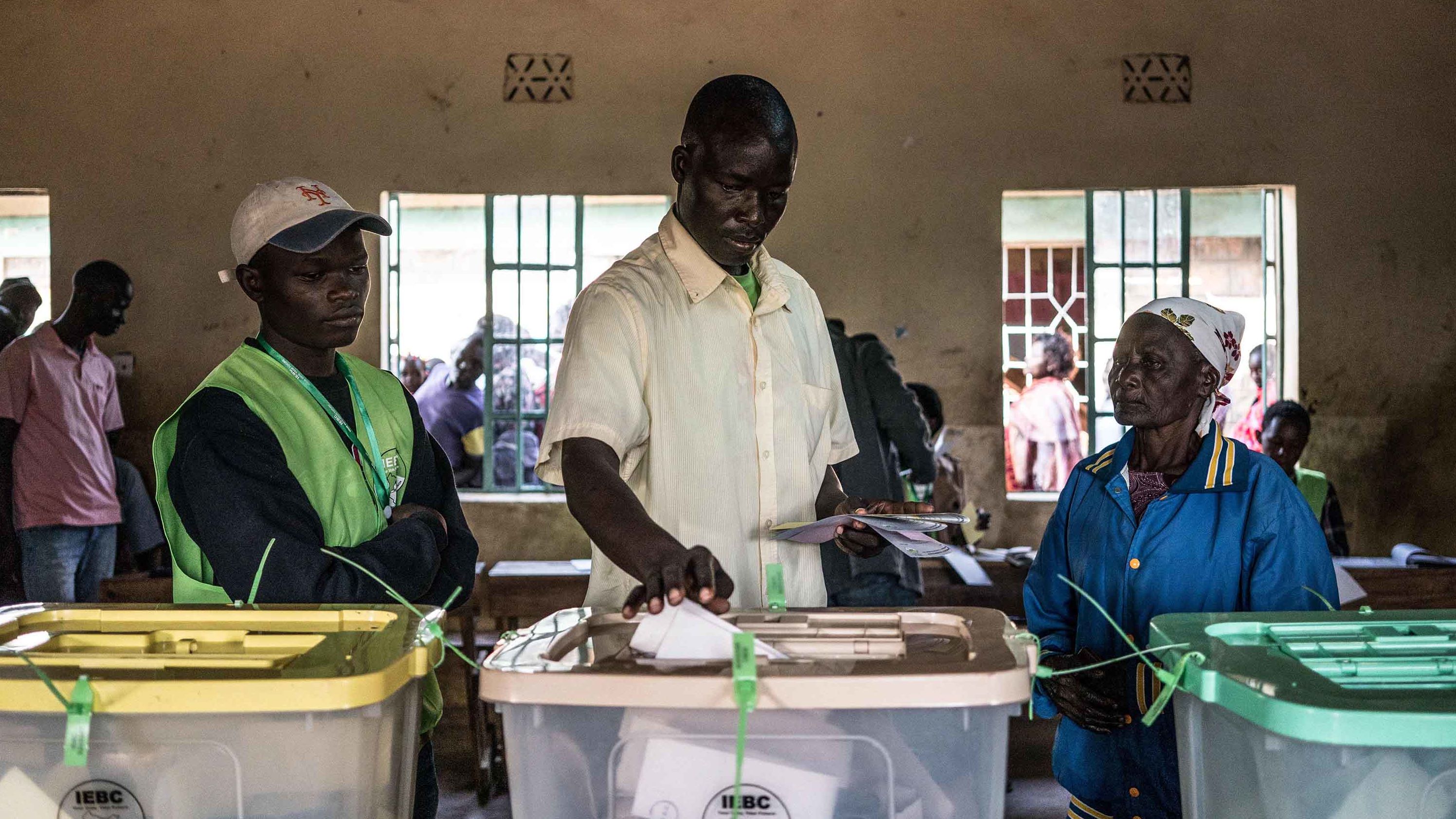 Voters cast their ballot in Kisumu, on Lake Victoria.