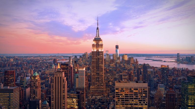 <strong>26. Visit a famous observation deck.</strong> The Empire State Building isn't the tallest, but its observation deck is ripe with romance. <em>Photo from Shutterstock</em>
