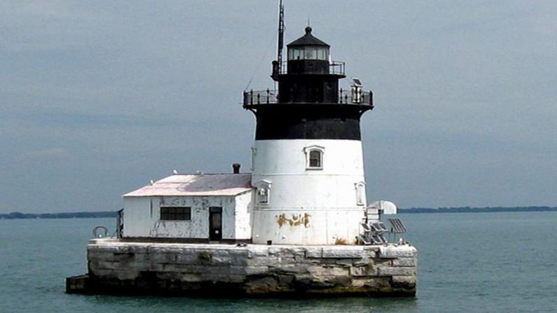 Just south of the Detroit River, the Detroit River Light boasts "a 55-foot-tall white conical tower with black topping on a hexagonal concrete crib," according to its listing.