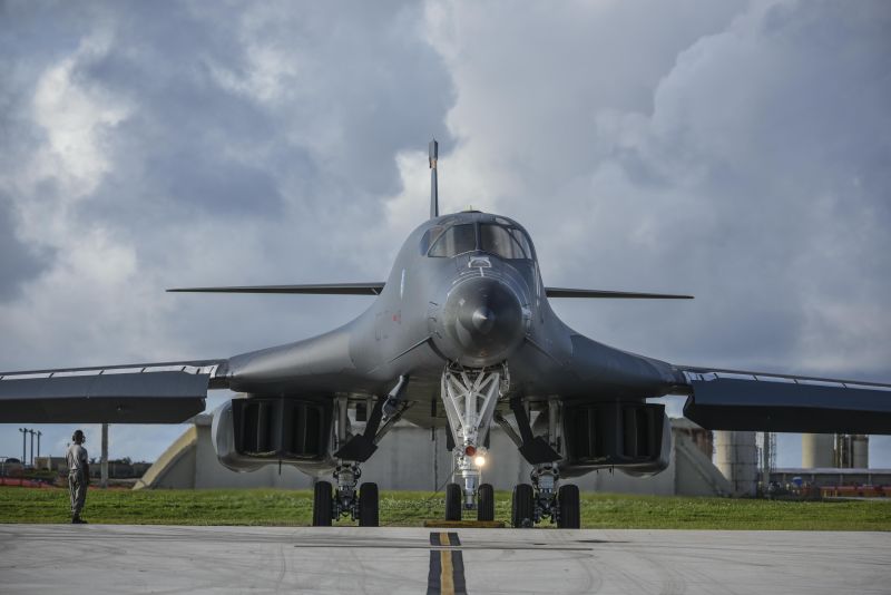 US Deploying B-1 Bombers To Norway To Send A Message To Russia | CNN ...