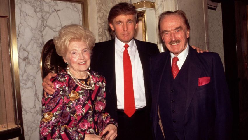HXNA87 Donald Trump with his parents Mary and Fred Trump 1994  © RTalensick / MediaPunch