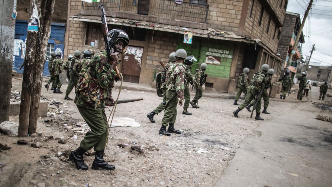 Kenyan security forces patrol in Mathare in Nairobi.