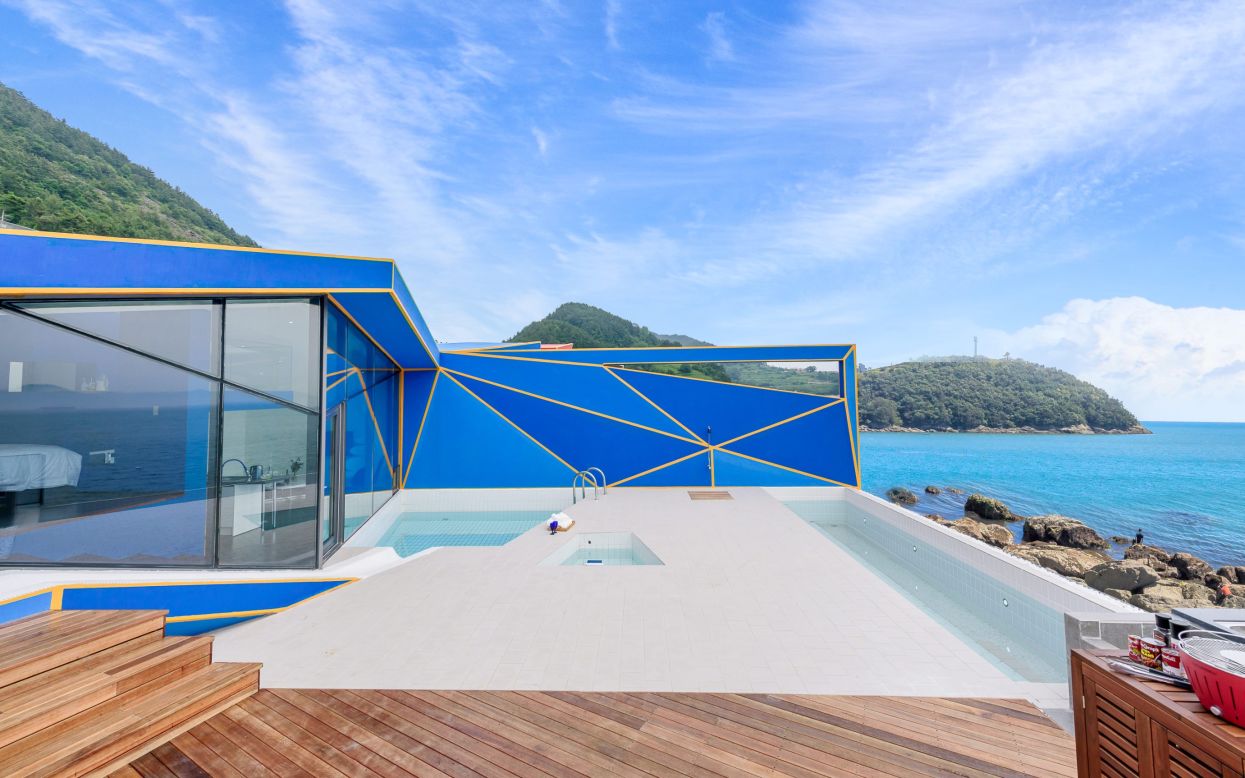 The hexagon motif of this villa represents the shape of a water molecule. 