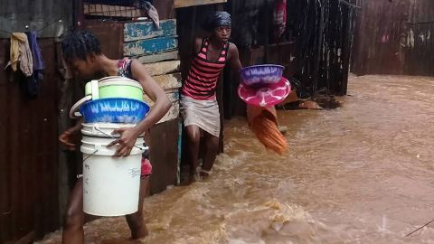 04 Sierra Leone flooding 0814