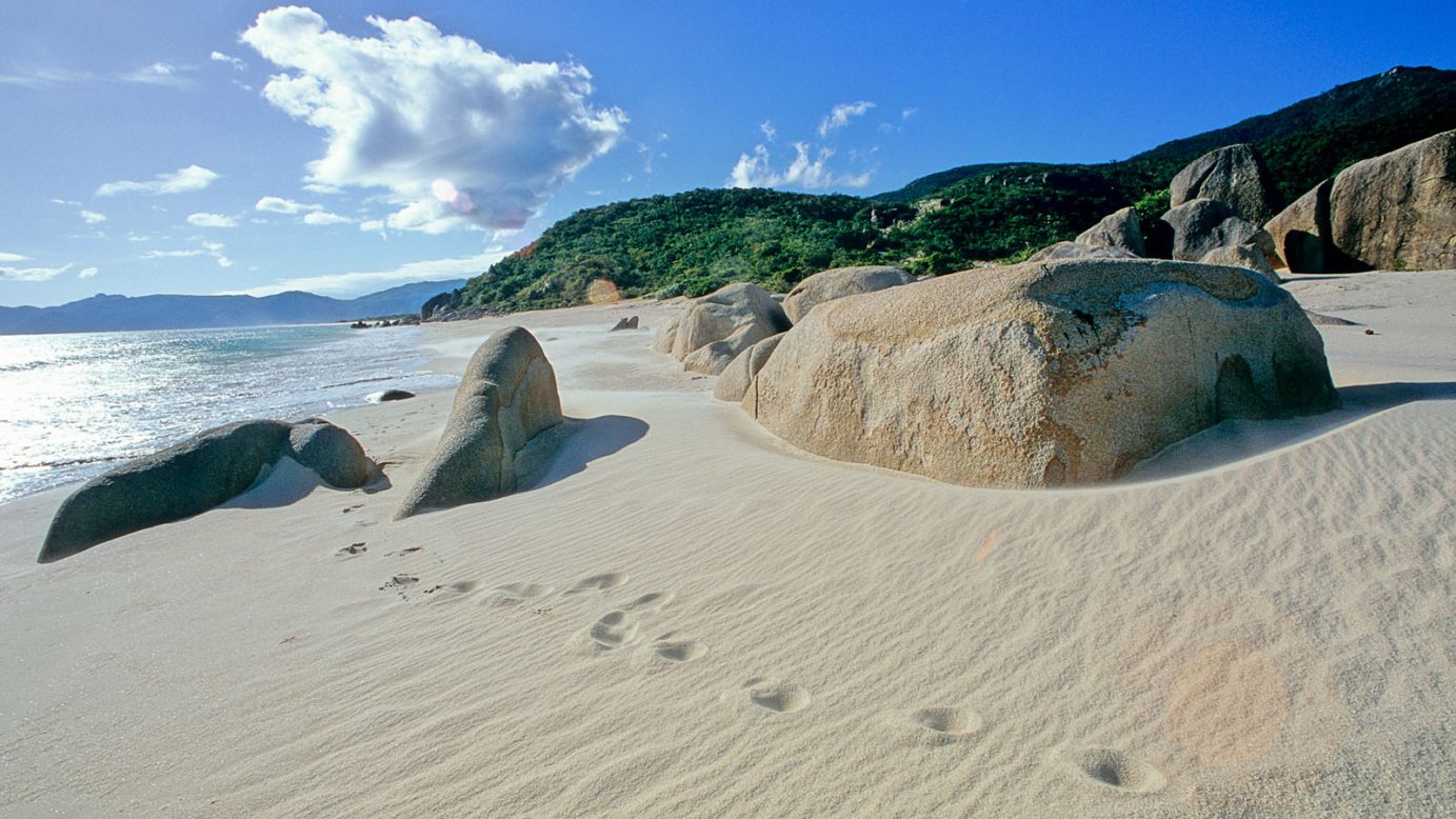 <strong>Yalong Bay, Hainan: </strong>The 7.5-kilometer crescent beach is the most popular and developed stretch of Hainan's southern coastline, China's tropical beach getaway.