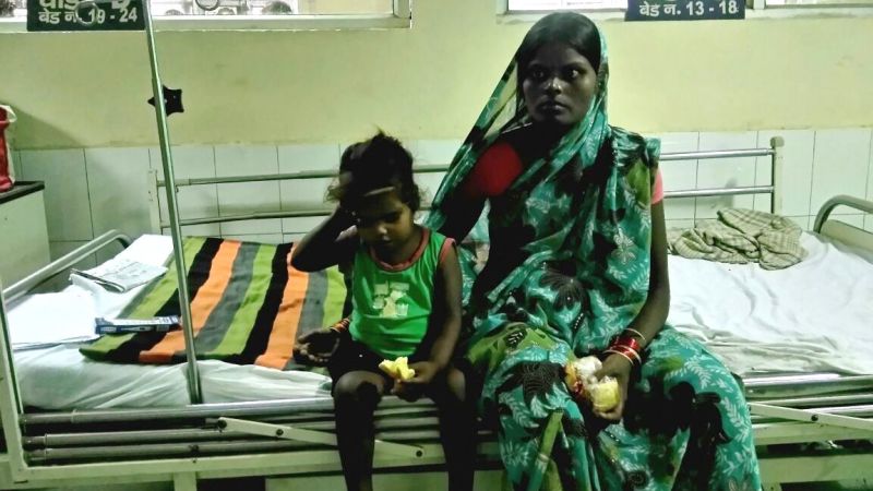 Gorakhpur Girl Hindi Xxx Video - Worried relatives try to remove children from hospital where 68 died | CNN