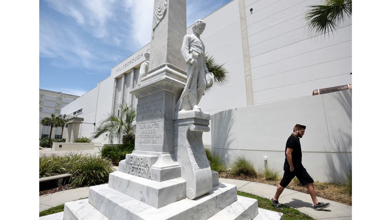 The Memoria In Aeterna statue in Tampa.