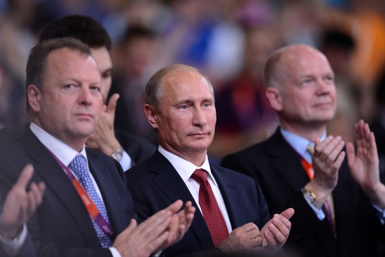 William Hague (far right), former leader of the UK Conservative Party, credits judo for increasing his confidence on the political stage.