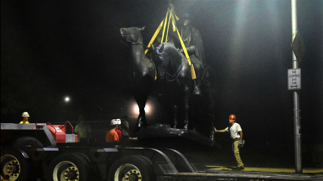 Workers remove the Jackson-Lee monument in Baltimore's Wyman Park.