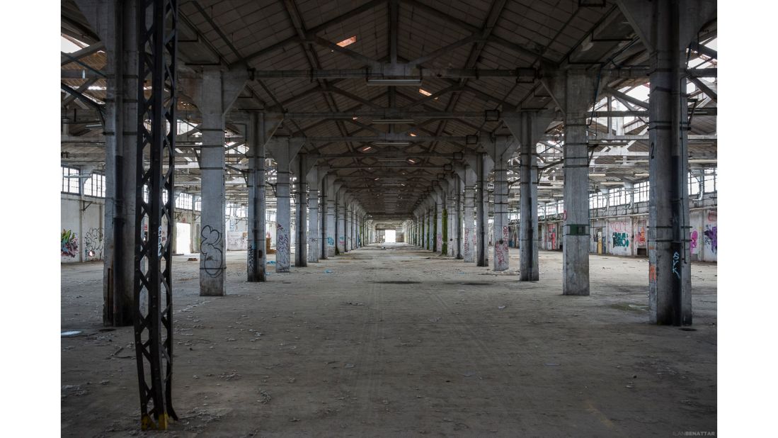 "What attracts me to these abandoned factories is their scale and symmetry," enthuses <a href="https://www.instagram.com/ilanbenattar/" target="_blank" target="_blank">Benattar</a>.