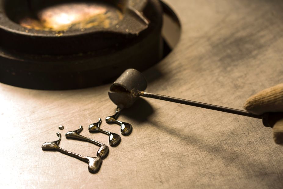 <strong>Pewter workshops:</strong> Royal Selangor, the world's largest pewterware producer, offers two pewtersmithing workshops for travelers in KL.