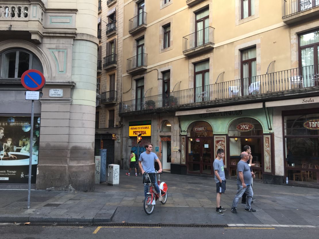 Barcelona morning after terror attack 4