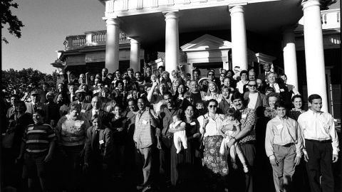 Shannon LaNier and other descendants of Thomas Jefferson at Monticello, Jefferson's home, in 1999.