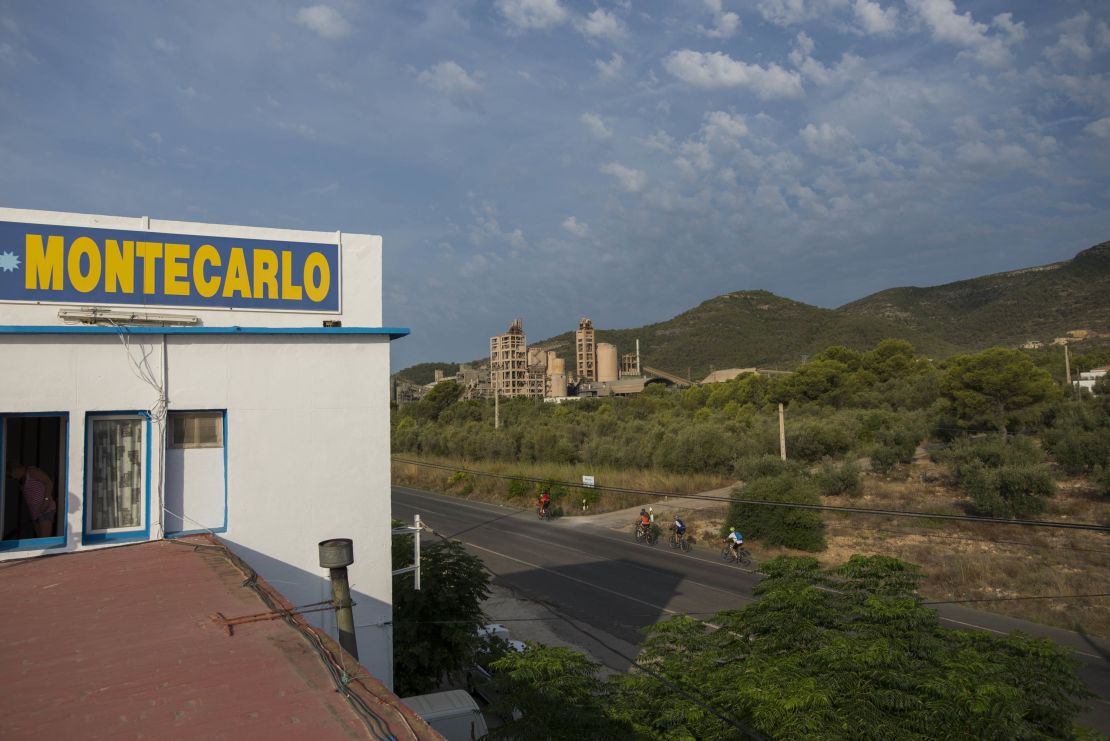 Hills border the coastal municipality of Alcanar, known for its agriculture, fishing and tourism.