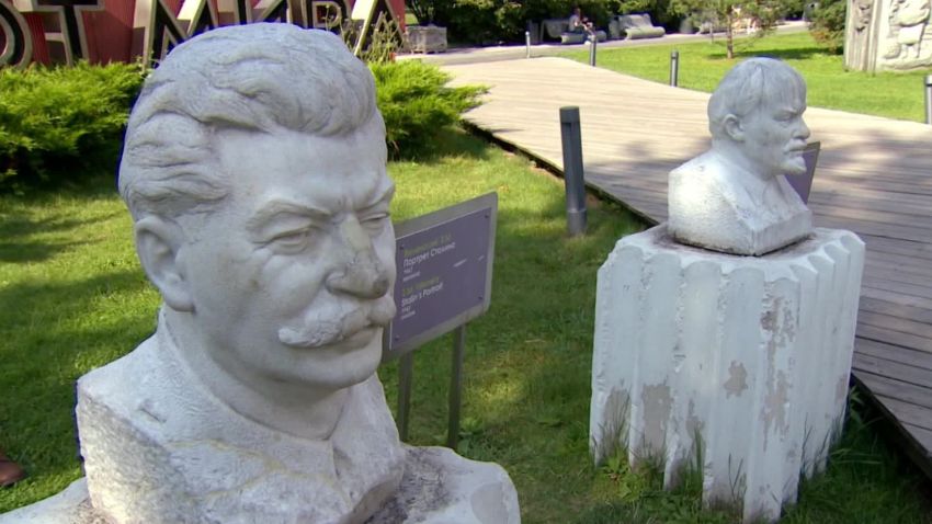 russia soviet statue park chance pkg_00000000.jpg