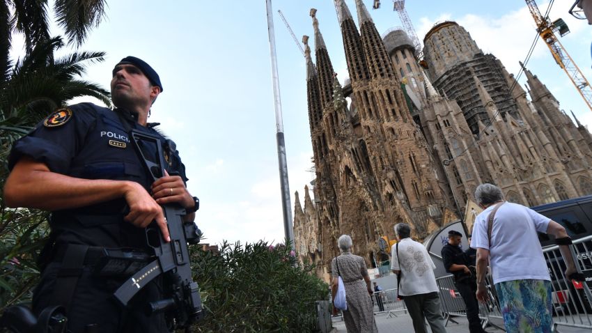A police officer stands by the Sagrada Familia basilica in Barcelona on August 20, 2017, before a mass to commemorate victims of two devastating terror attacks in Barcelona and Cambrils.
A grief-stricken Barcelona prepared today to commemorate victims of two devastating terror attacks at a mass in the city's Sagrada Familia church. As investigators scrambled to piece together the attacks which killed 14 people in all, Interior Minister Juan Ignacio Zoido said on August 19 the cell behind the carnage that also injured 120 and plunged the country into shock had been "dismantled," though local authorities took a more cautious tone.

 / AFP PHOTO / PASCAL GUYOT        (Photo credit should read PASCAL GUYOT/AFP/Getty Images)