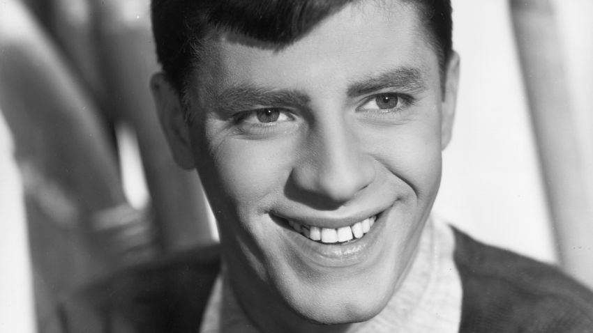 circa 1955:  Studio headshot portrait of American comedian and actor Jerry Lewis smiling in a sweater and collared shirt.  (Photo by Hulton Archive/Getty Images)
