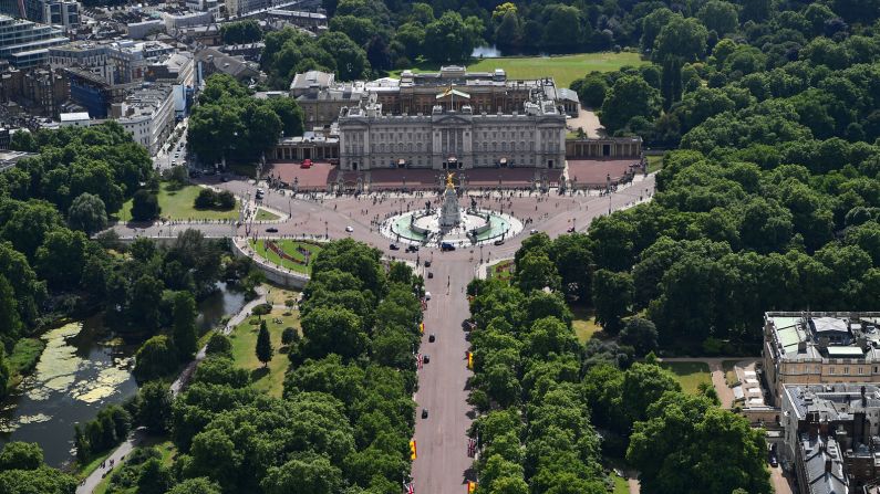 <strong>Buckingham Palace: </strong>The State Rooms at the official residence of the Queen are open to the public from July to September, with a typical visit lasting between 2 hours and 2 hours 30 minutes, according to the Royal Collection Trust website.<br />