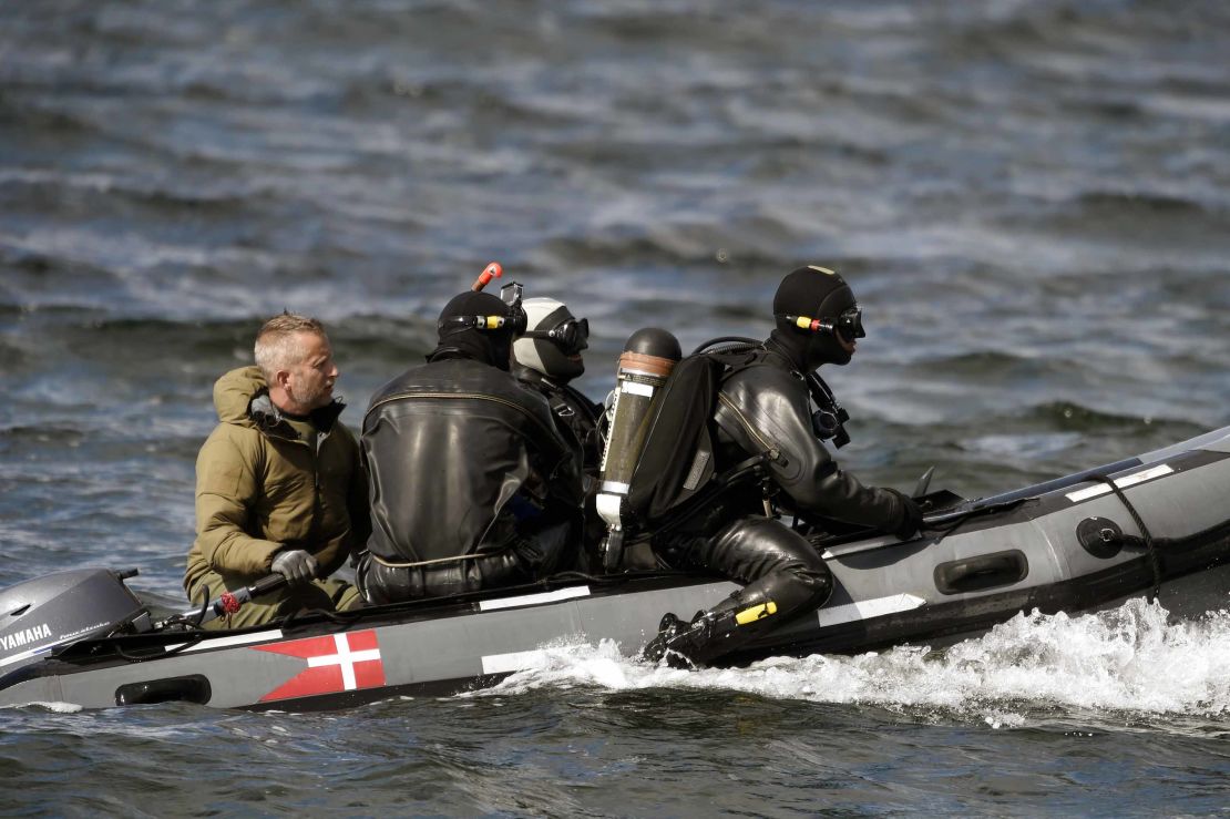 Divers from the Danish Defence Command preparing for a dive in  Copenhagen on August 22, 2017 after a woman's torso was found 