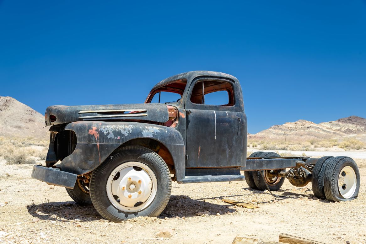 This abandoned truck, discovered in an American ghost town, has been hollowed out. 
