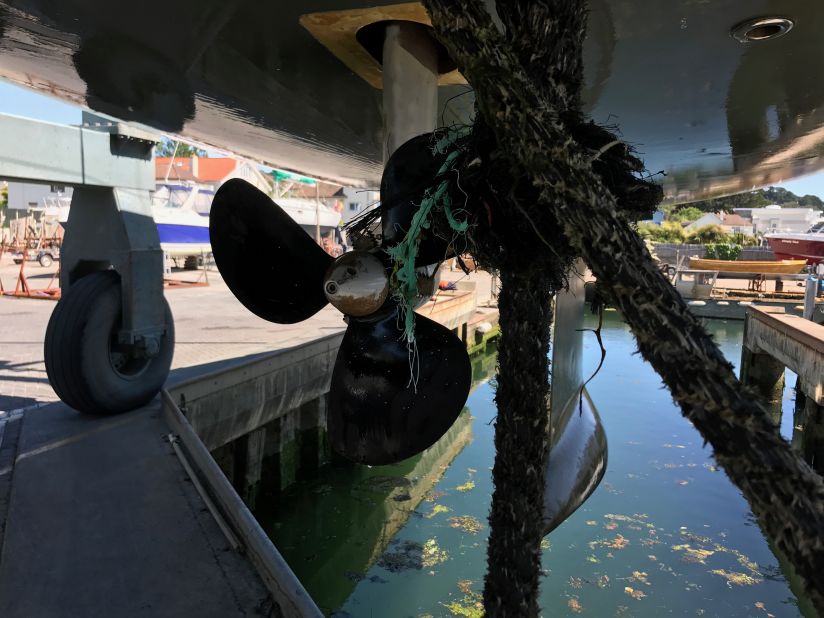 The rope brought the boat to a complete stand still in the English Channel. 