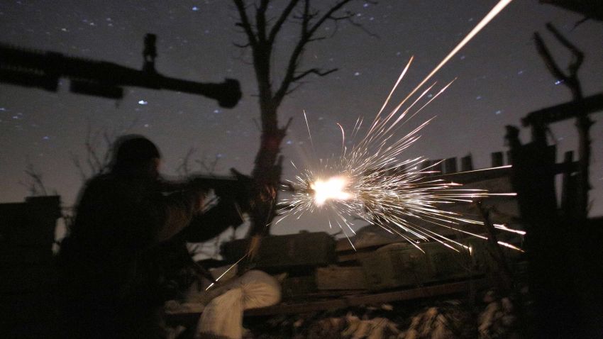 TOPSHOT - Ukrainian servicemen shot with machine guns during fighting with pro-Russian separatists in Avdiivka, Donetsk region on March 31, 2017. 
US Secretary of State Rex Tillerson pressed NATO allies on March 31, 2017 to ramp up military spending and denounced Russia's "aggression" in Ukraine, toughening the Trump administration's tone toward Moscow. / AFP PHOTO / ANATOLII STEPANOV        (Photo credit should read ANATOLII STEPANOV/AFP/Getty Images)