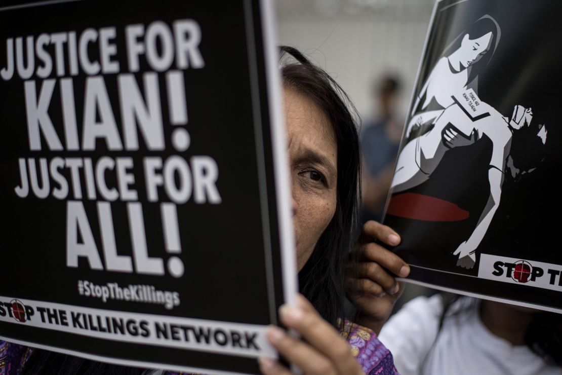 An activist holds a poster against extra-judicial killings during a protest in Manila on August 23, 2017. 
The alleged murder by local police of 17-year-old Kian Delos Santos last week triggered rare protests against Philippines' President Rodrigo Duterte's controversial but popular campaign to eradicate drugs, with critics saying it highlighted rampant rights abuses by police enforcing the crackdown. / AFP PHOTO / Noel CELIS        (Photo credit should read NOEL CELIS/AFP/Getty Images)