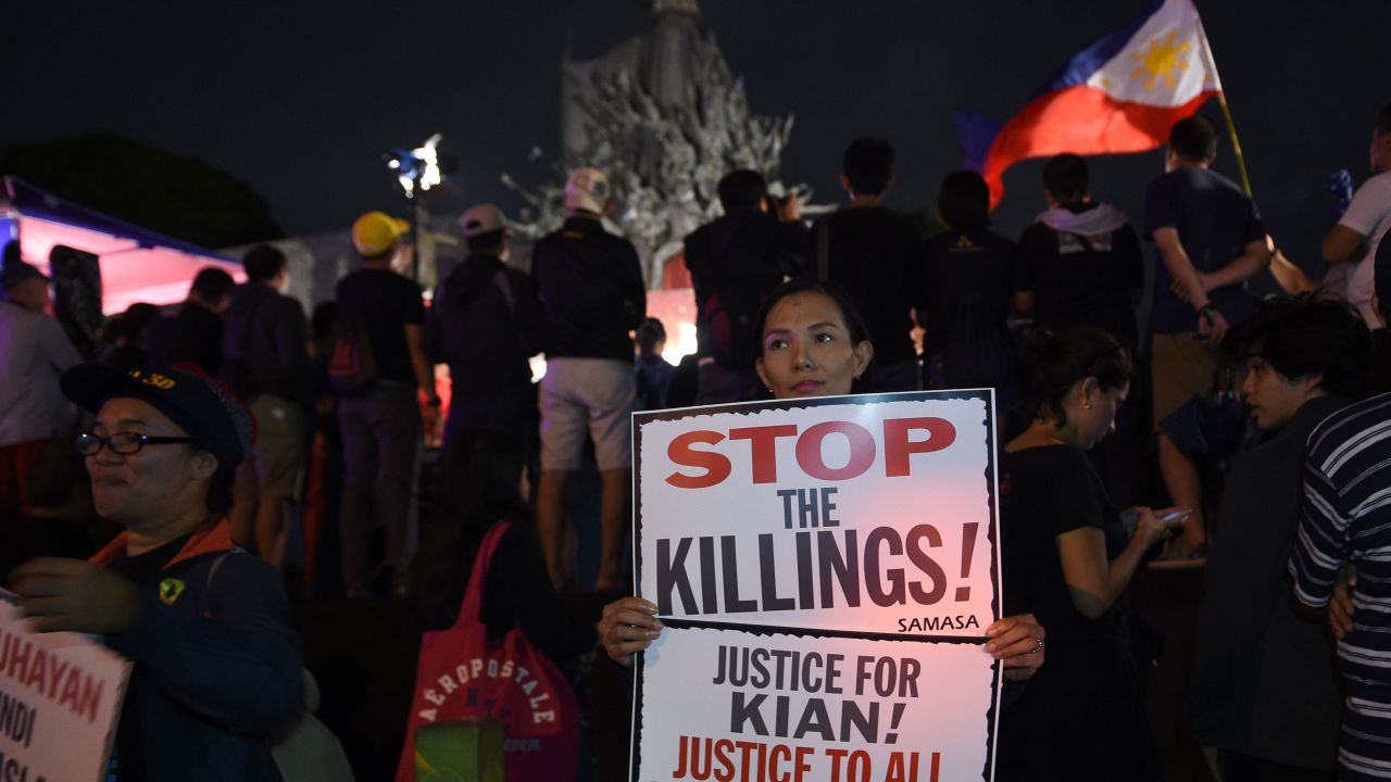 Protesters take part in a demonstration against the killings of suspected drug users allegedly by police during anti-drugs raids at the People Power monument in Manila on August 21, 2017.