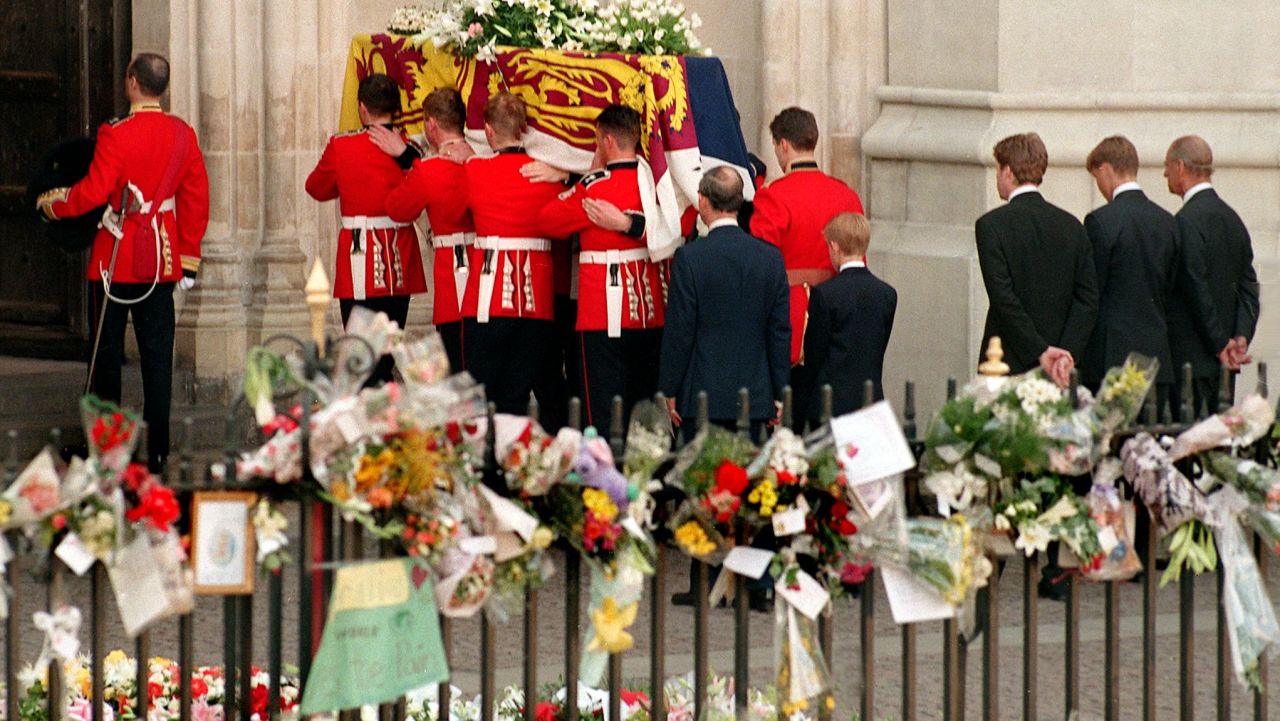 (L to R) Former husband of Diana Prince Charles, their son Harry, her brother Earl Spencer, her other son William and the Duke of Edinburgh follow the coffin of the Princess of Wales as it enters into Westminster Abbey in London for the funeral ceremony 06 September.
 / AFP PHOTO / AFP/WPA POOL / JOEL ROBINE        (Photo credit should read JOEL ROBINE/AFP/Getty Images)