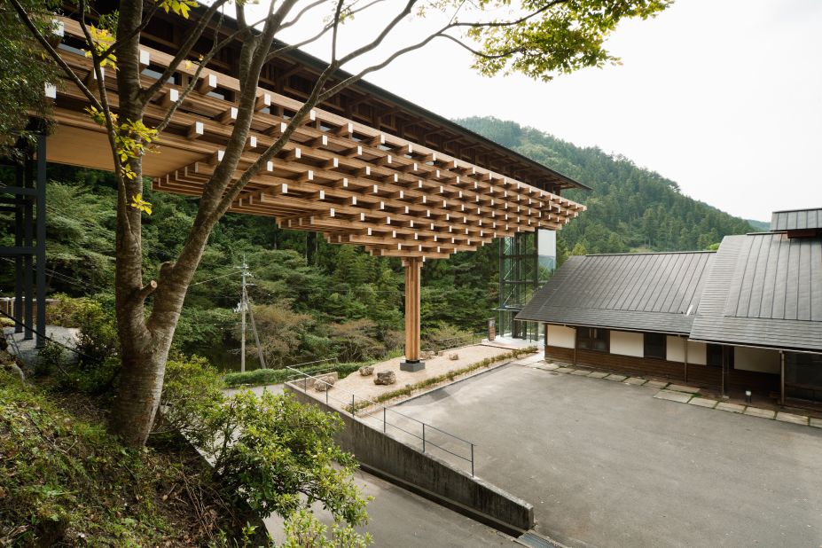 Designed by Japanese architect Kengo Kuma, the museum combines contemporary design with traditional building methods.