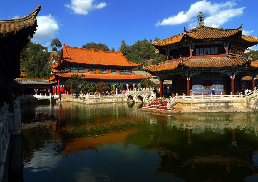 Built during the the Tang dynasty (618-907), the Yuantong Temple serves as a classic example of dougong.