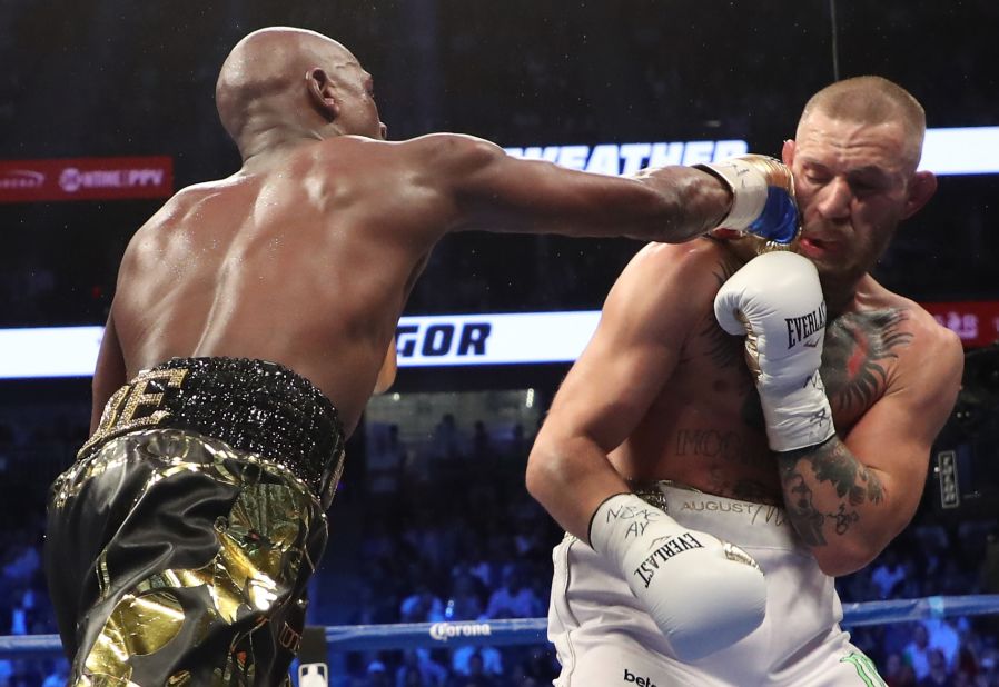 After a typically slow start, Mayweather started to force the action more in the middle rounds.