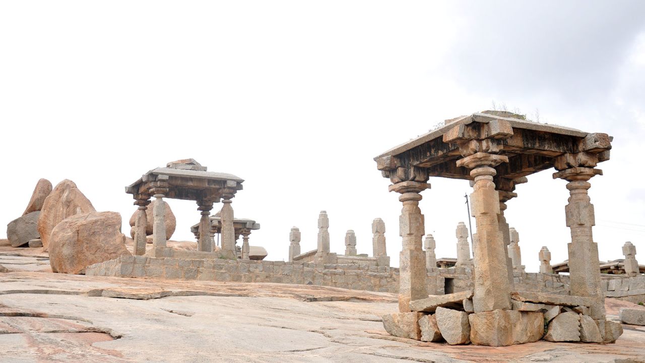<strong>Hemakuta Hill ruins:</strong> A cluster of ancient temples and shrines, numbering more than 30, sits at the top of Hemakuta Hill. Some pre-date the Vijayanagara Empire. 