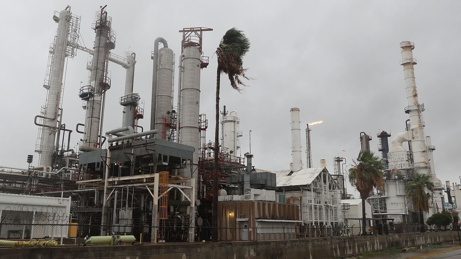 hurricane harvey refinery