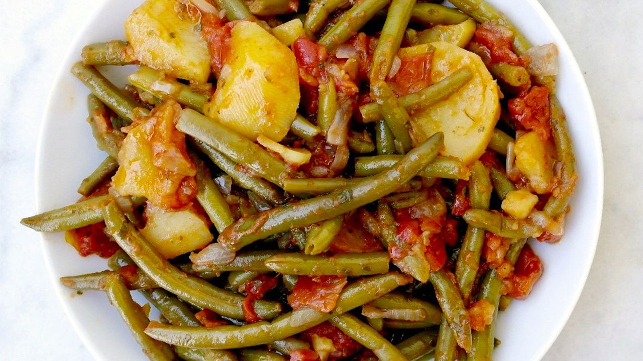 <strong>OliveTomato: </strong>Paravantes<strong> </strong>recommends fasolakia lathera (green beans) as a go-to summer recipe, ideally consumed at room temperature and paired with feta cheese.