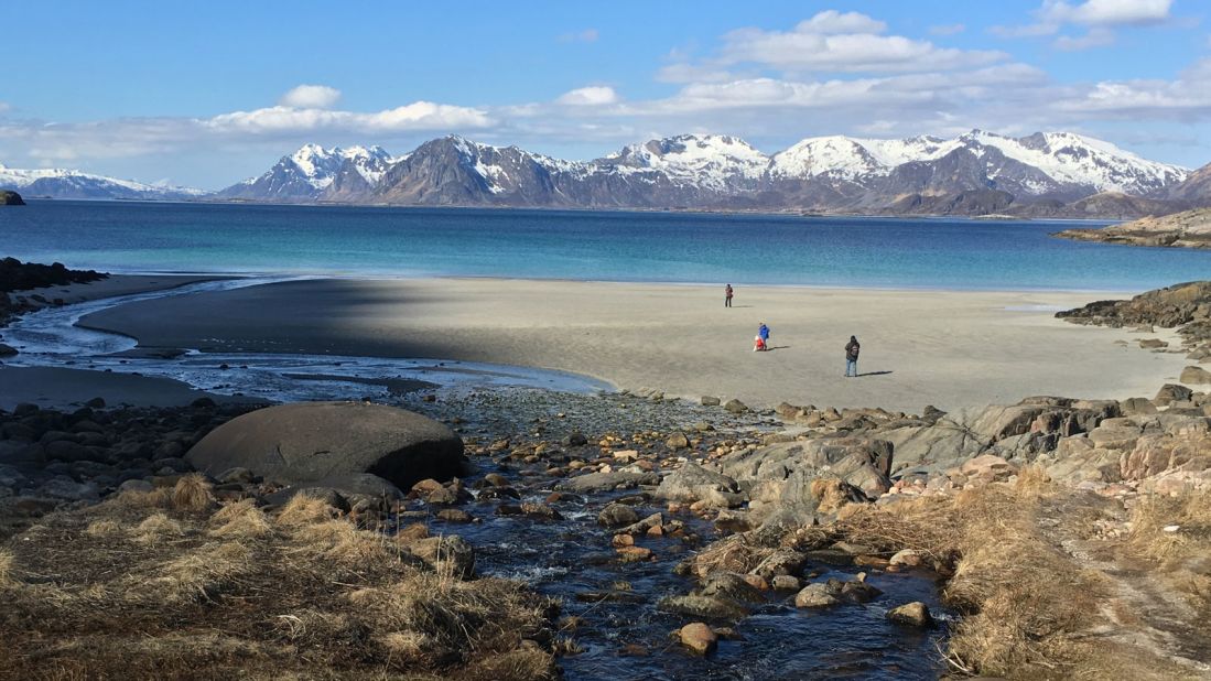 <strong>Climate anomaly: </strong>Located north of the Arctic Circle in northern Norway, the Lofoten Islands enjoy relatively mild temperatures due to the circulation of the Gulf Stream. 