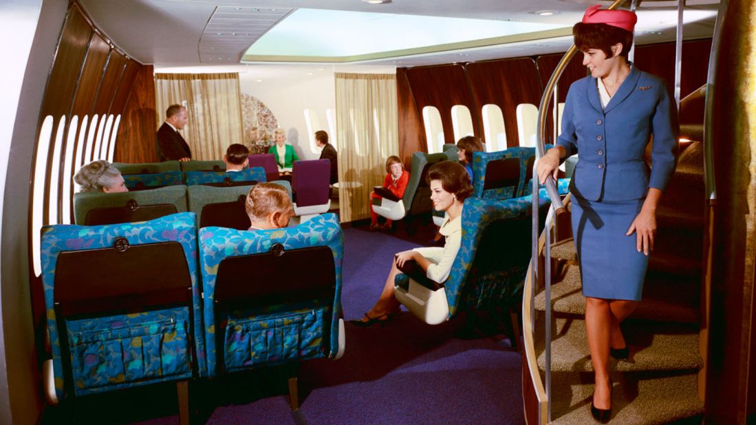 <strong>Early glamor:</strong> With a lounge, cocktail service and sometimes even a piano, the 747 held the promise of an elegant, relaxing travel experience in its early days.